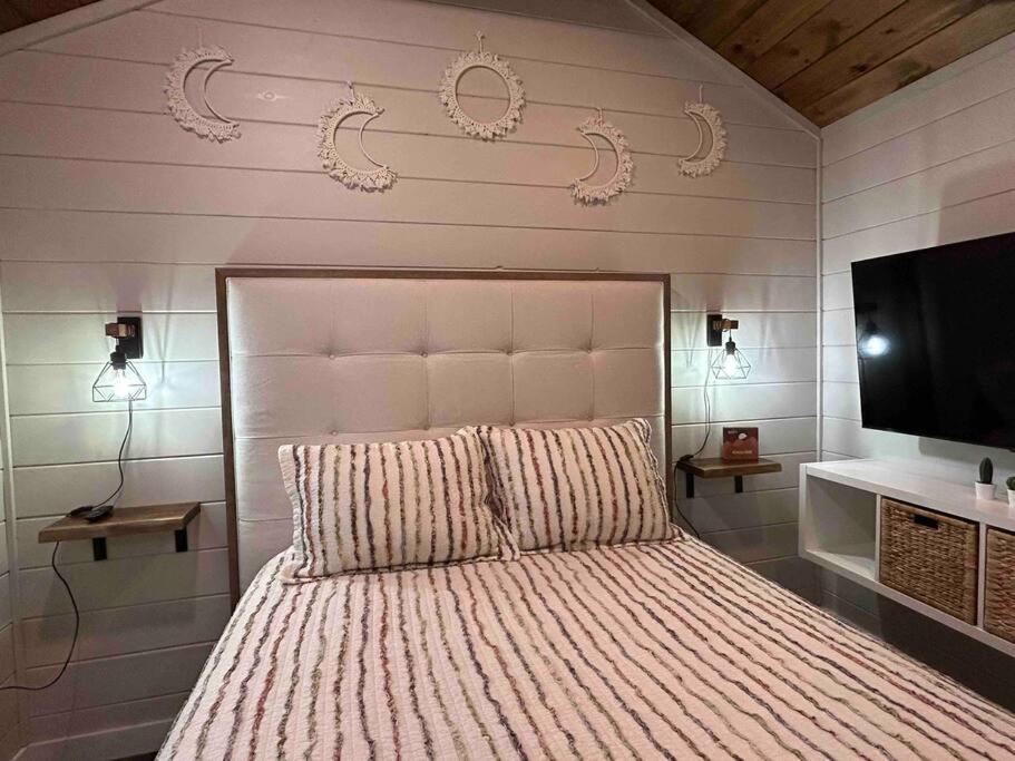 Blissful Nook Tiny Home ~ Cozy Retreat W/ Hot Tub; Near Town And Deep Creek Bryson City Zewnętrze zdjęcie