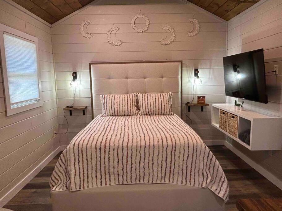 Blissful Nook Tiny Home ~ Cozy Retreat W/ Hot Tub; Near Town And Deep Creek Bryson City Zewnętrze zdjęcie
